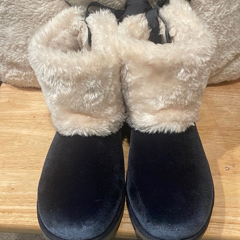 - Women’s ankle boot